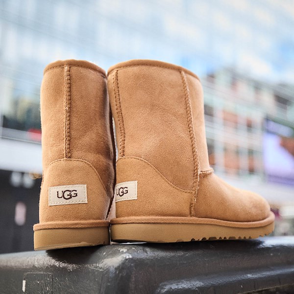 alternate view Botte UGG® Classic Short II - Enfants / Junior - ChâtaigneHERO