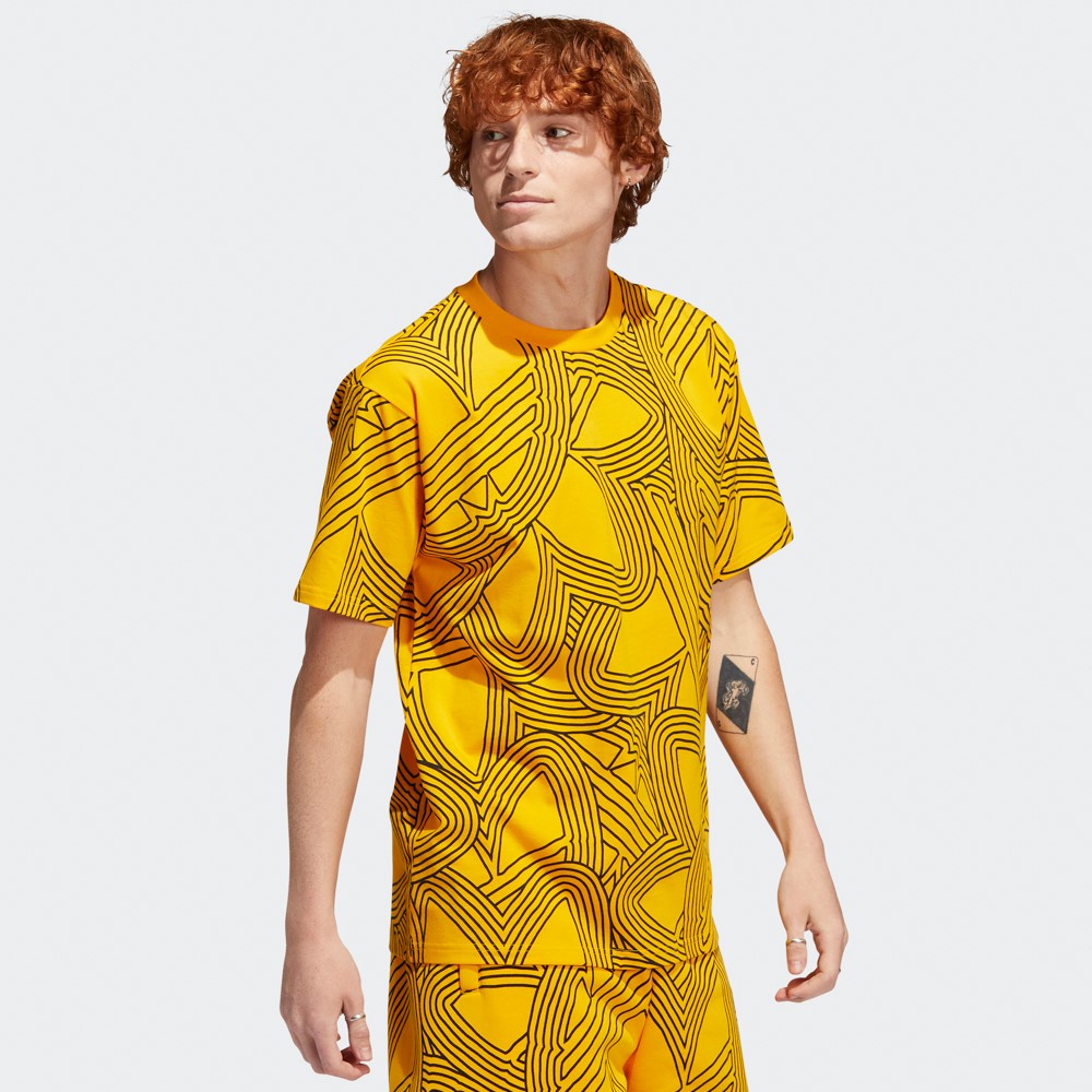 T-shirt adidas Athletic Club à imprimé intégral pour hommes - Jaune doré