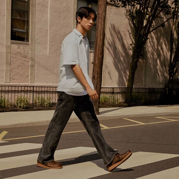 alternate view Mens Clarks Wallabee EVO Chukka Boot - BeeswaxALT1B