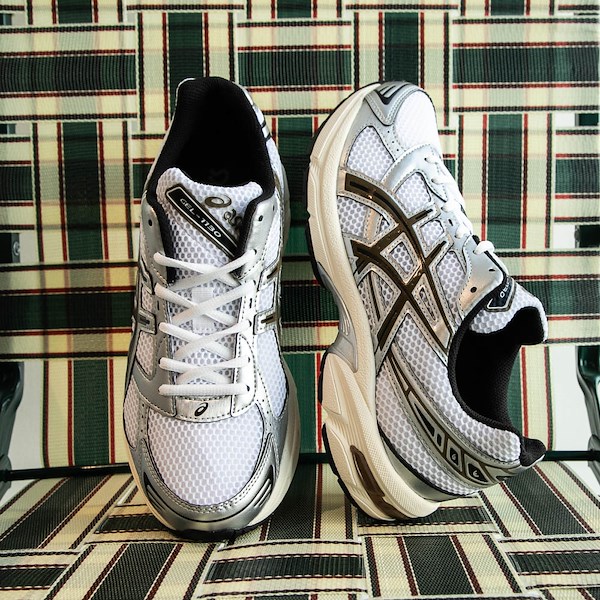 Chaussure athlétique ASICS Gel-1130 - Blanche / Brun foncé
