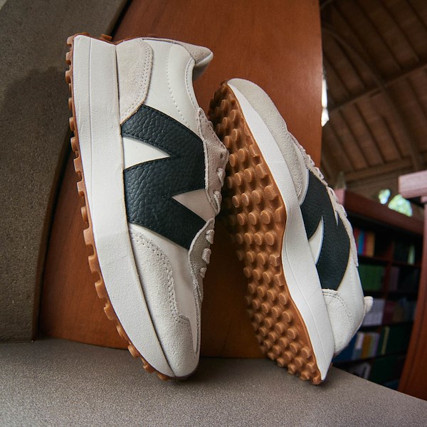 alternate view Womens New Balance 327 Athletic Shoe - Moonbeam / BlackHERO