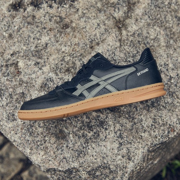 ASICS Skyhand&trade OG Sneaker - Black / Grey Gum