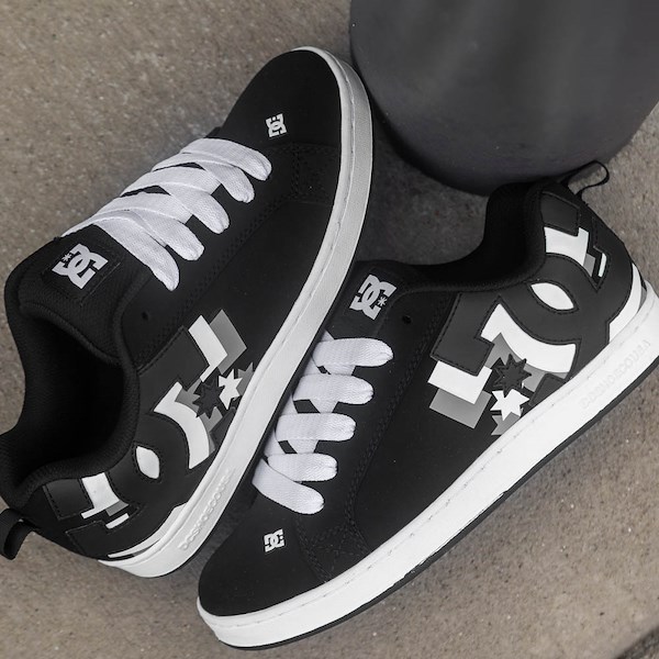  FACE STUDIO シューズ 黒/白 花柄 Womens DC Court Graffik 3D Skate Shoe - Black / White / Grey