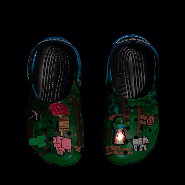 alternate view Minecraft x Crocs Classic Clog - Little Kid / Big Kid - Green / MulticolorALT2B