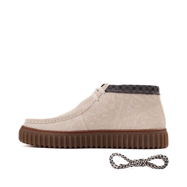 alternate view Botte Chukka Torhill Hi Clarks x Stranger Things Pour Hommes - Blanc CasséALT1
