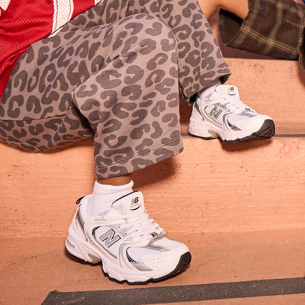 New Balance 530, chaussure athlétique  petit enfant blanc / indigo naturel